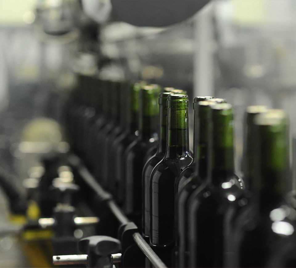 Les Entrepôts De Moulis près de Bordeaux : votre partenaire logistique, stockage et conditionnement de vin et spiritueux depuis 1985.
